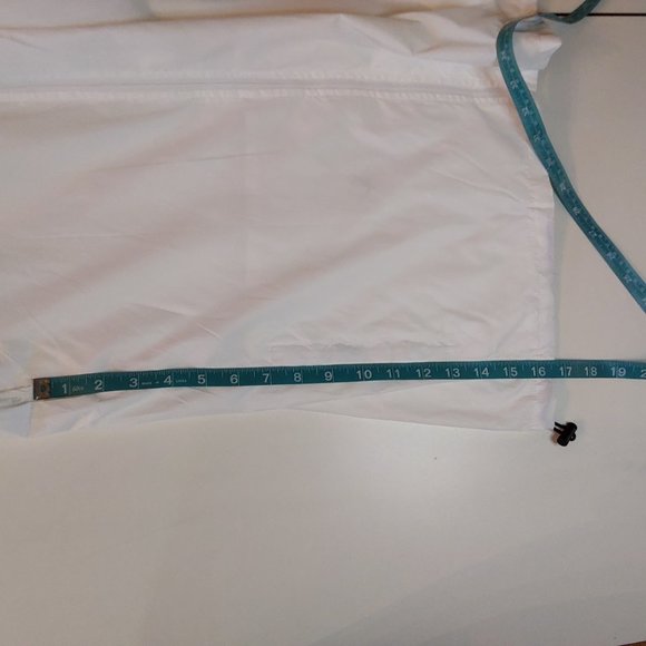 North Face White Wind BreakerWomen's Size Medium (Flaw) Small Blue Ink Mark - Picture 5 of 8